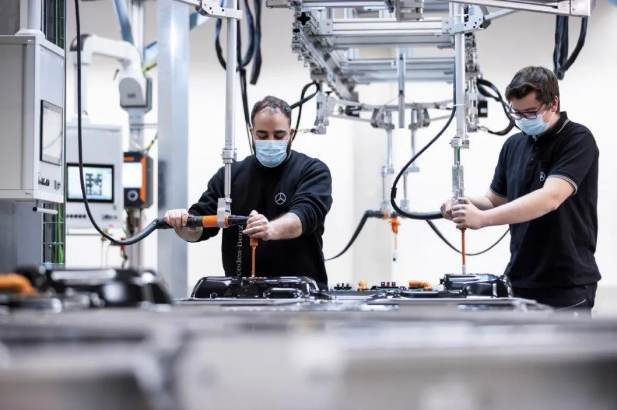 بطاريات السيارات الكهربائية الحديثة