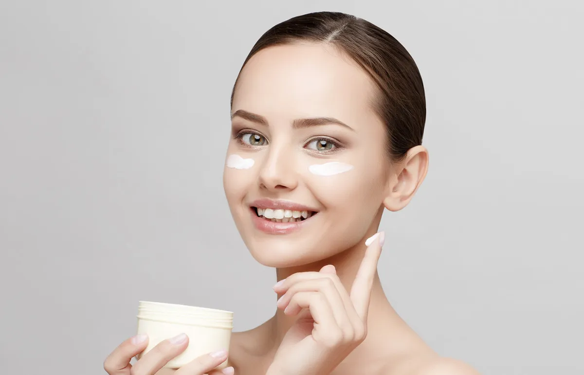 مرطب البشرة لا يمكن الاستغناء عنه لهذه الأسباب