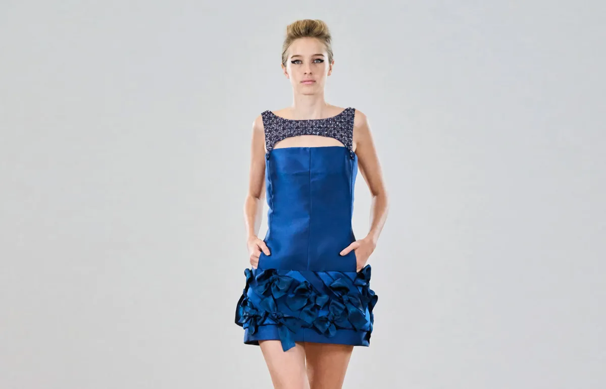 فساتين خطوبة باللون الكحلي