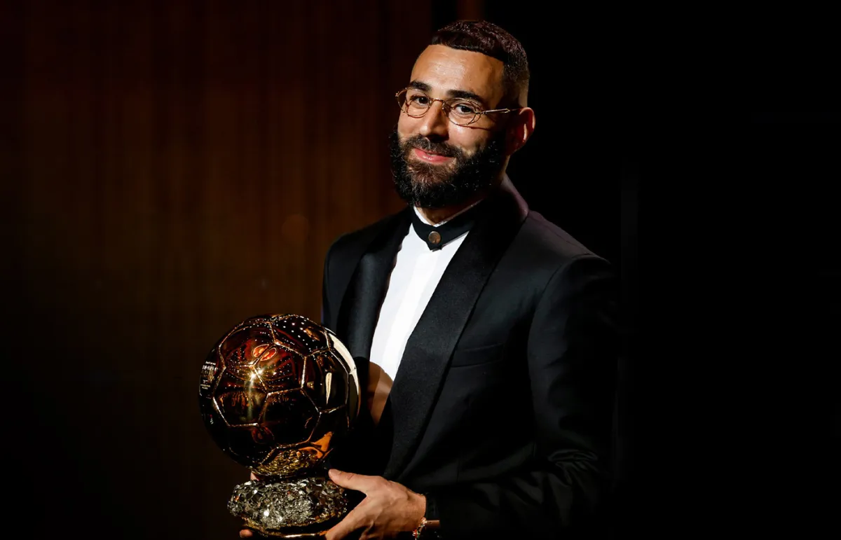 كريم بنزيمة يحصد الكرة الذهبية - الصورة من حساب ريال مدريد