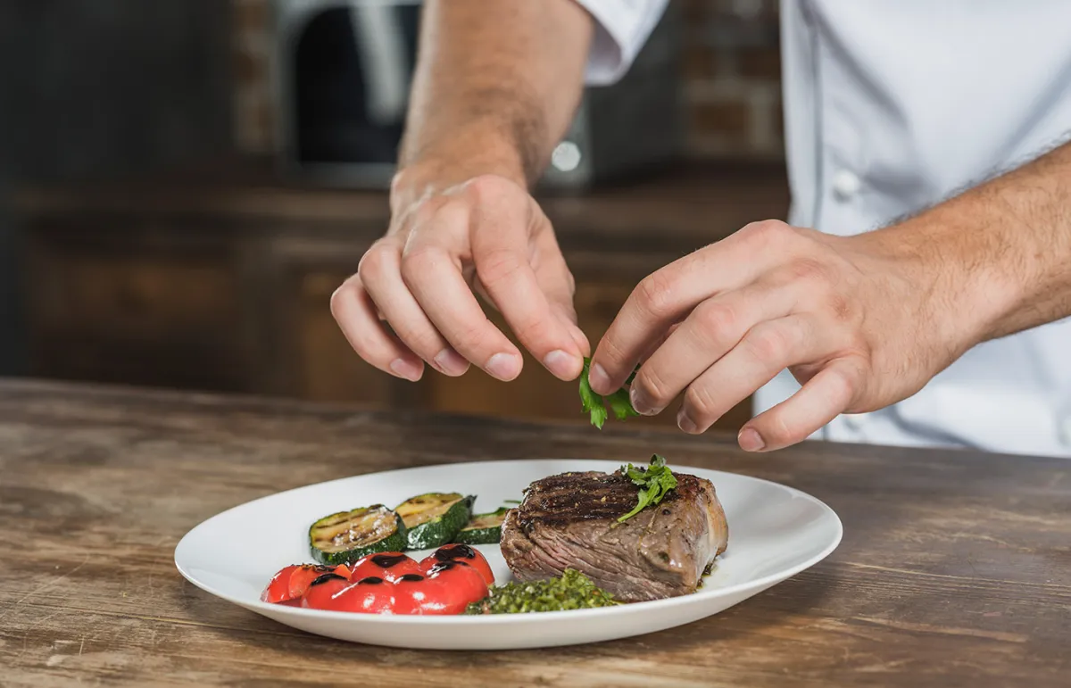 في يوم الشيف العالمي: 17 طاهياً يقدمون نصائحهم للنساء العربيات في المطبخ