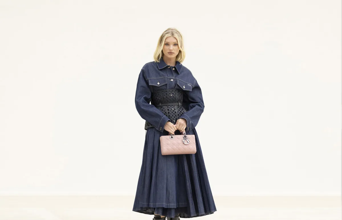 التنورة الجينز لخريف 2022 من ستريت فاشن Street Fashion