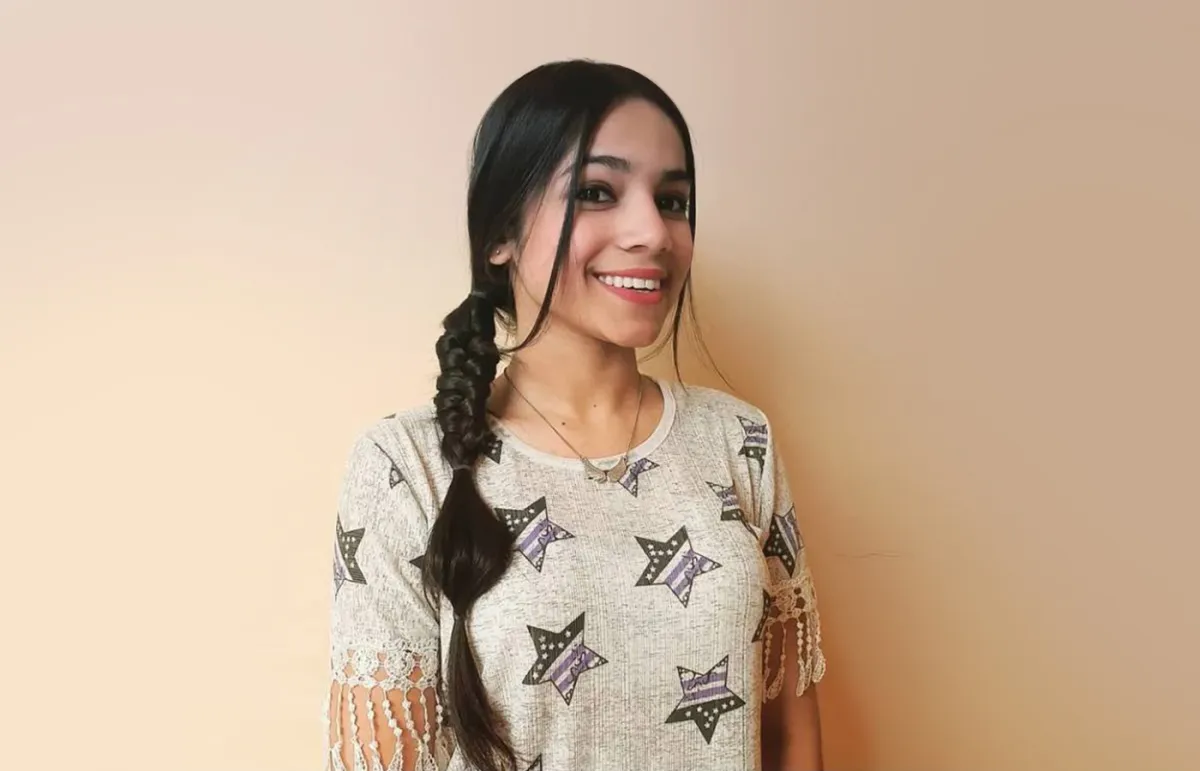 تسريحة ضفيرة السمكة نصف المرفوعة-الصورة من حساب francescaoslerhair