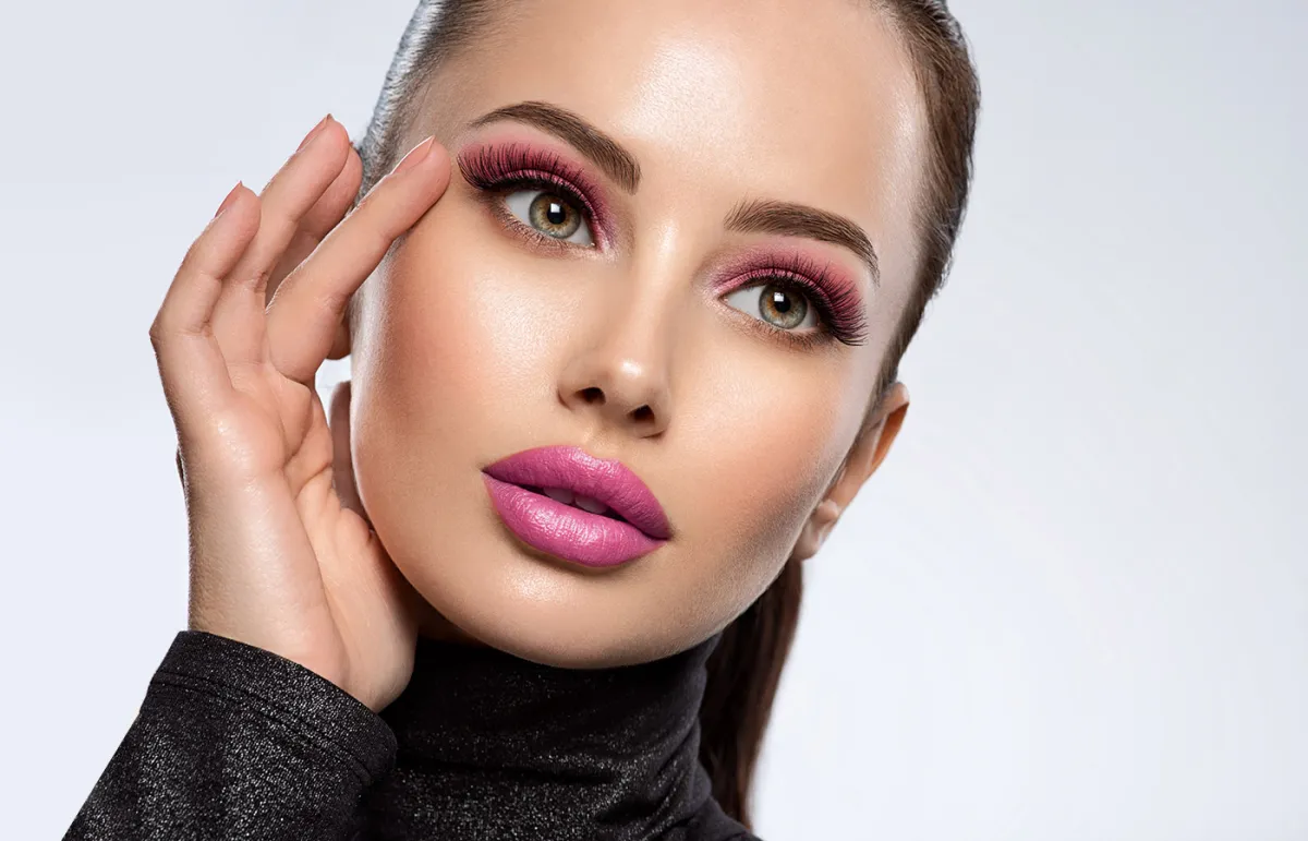 أجمل صيحات مكياج باللون الزهري