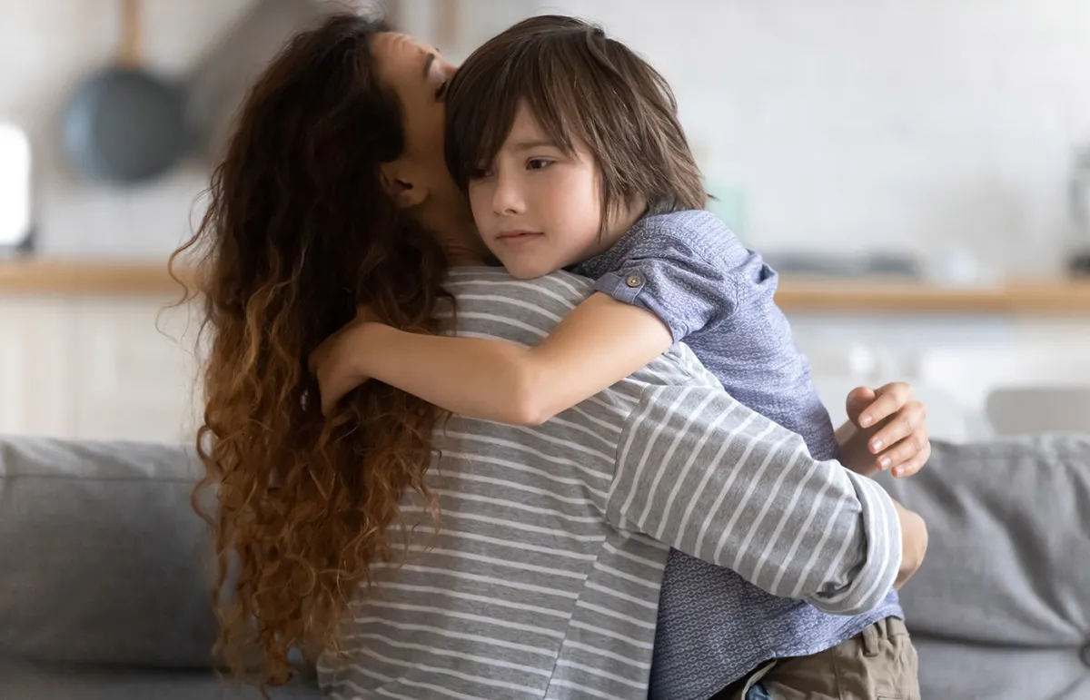 لماذا يجب أن تعتذري لطفلك والطريقة الصحيحة للقيام بذلك؟