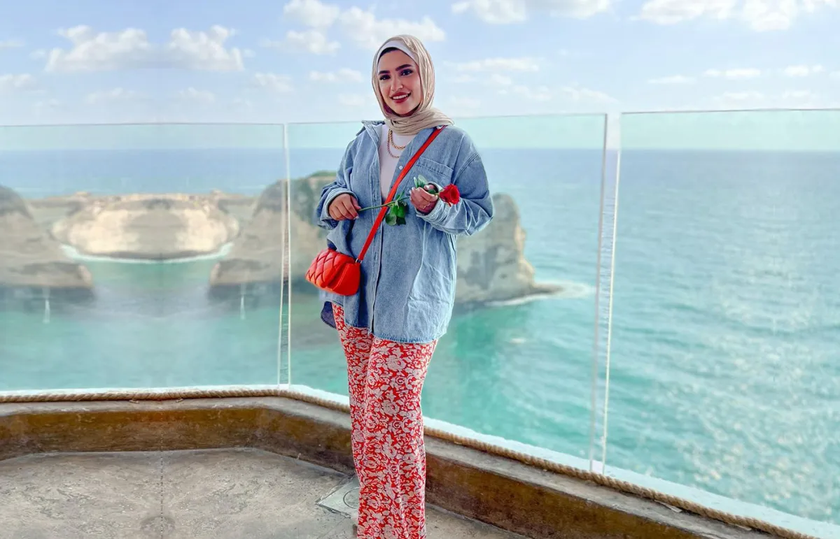 دينا رزق باطلالة حيوية