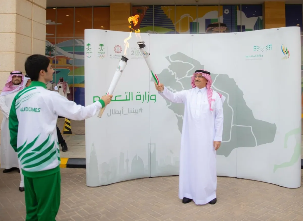 وزير التعليم يستقبل شعلة دورة الألعاب السعودية 2022 - الصورة من حساب الوزارة على تويتر