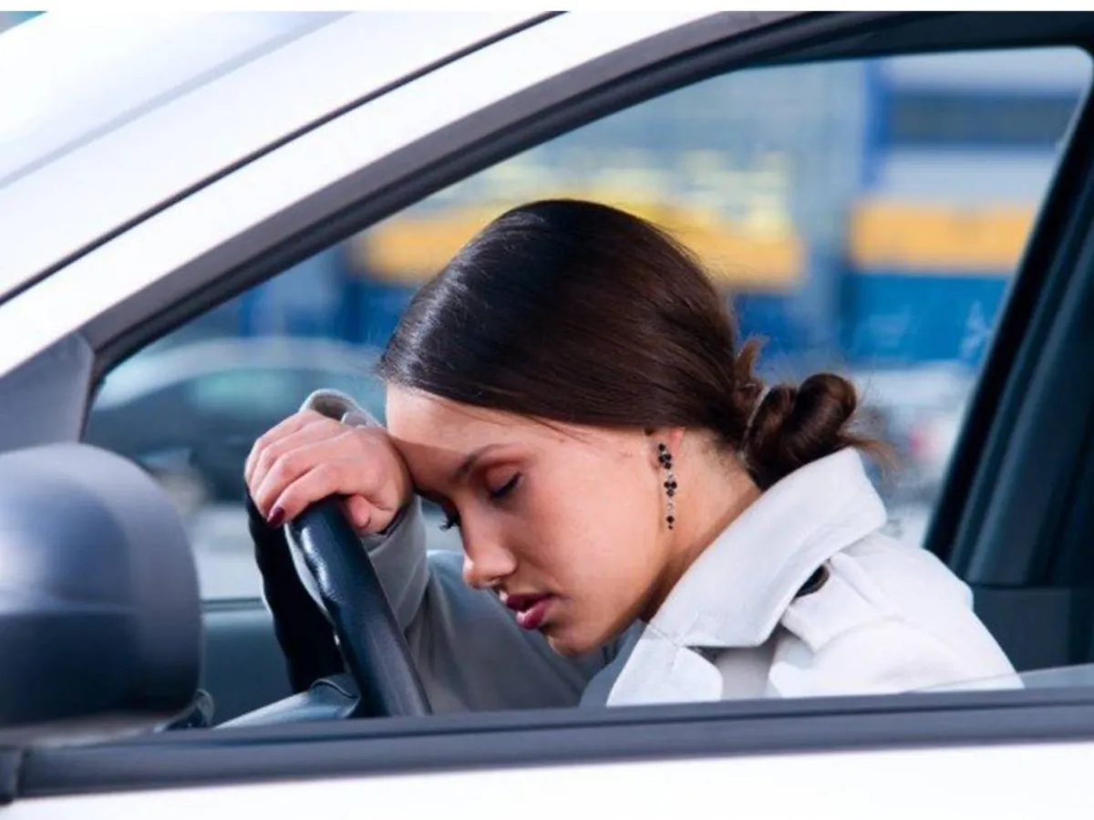 تغلبي على النعاس أثناء القيادة بهذه الطريقة 