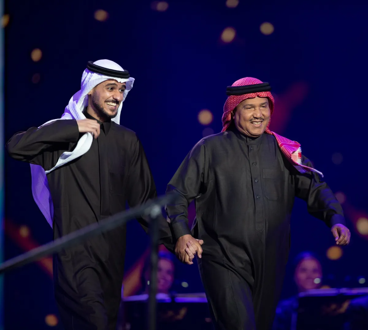 عايض- ومحمد عبده -الصورة من حساب روتانا لايف على تويتر