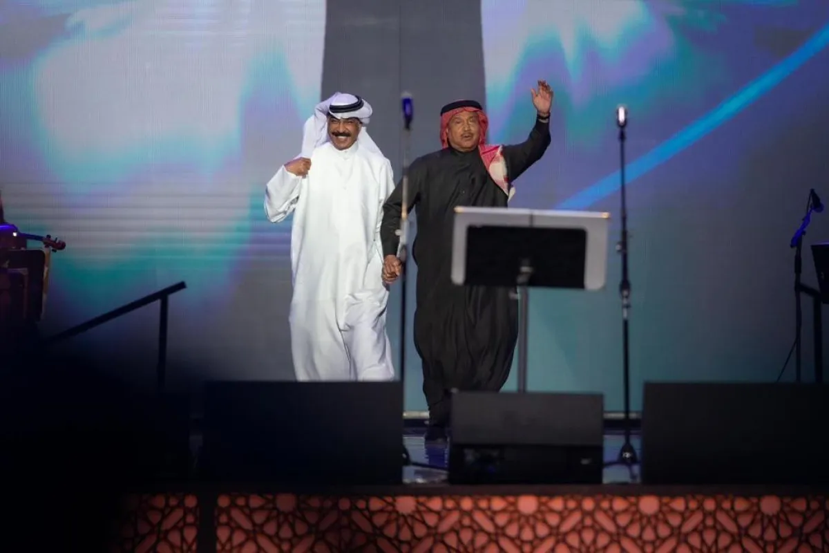 عبدالله الرويشد ومحمد عبده -الصورة من حساب روتانا لايف على تويتر