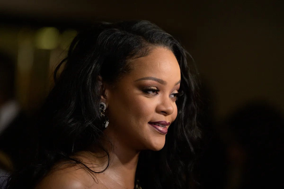 NEW YORK, NEW YORK - OCTOBER 11: Singer Rihanna attends the launch of her first visual autobiography, "Rihanna" at Guggenheim Museum on October 11, 2019 in New York City. Roy Rochlin/Getty Images/AFP Roy Rochlin / GETTY IMAGES NORTH AMERICA / Getty Images via AFP