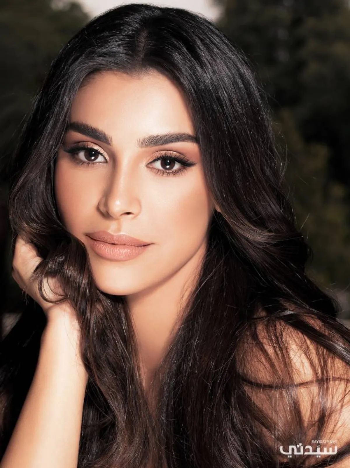 ياسمينا زيتون ومكياج عيون هادئ