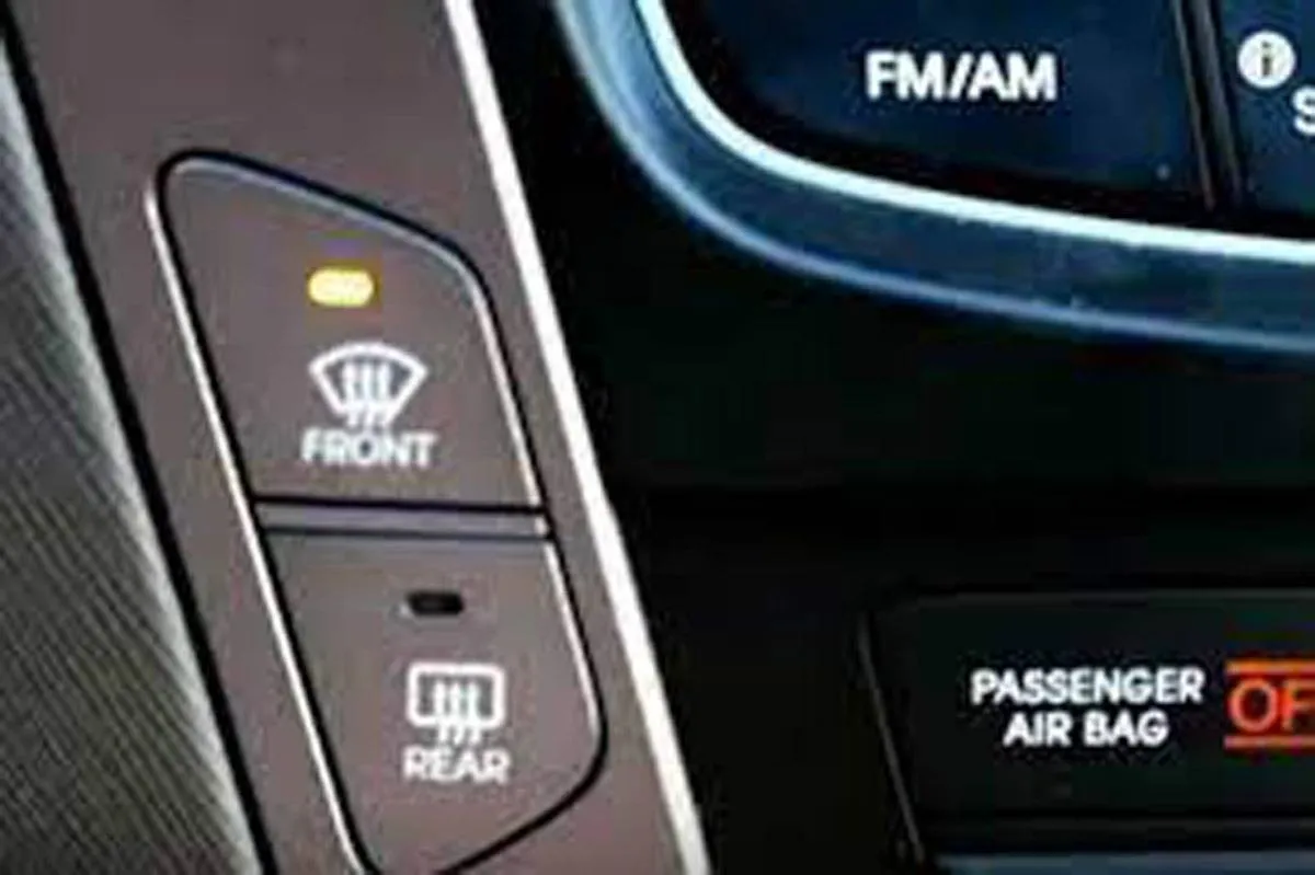 التعامل مع ضباب زجاج السيارة