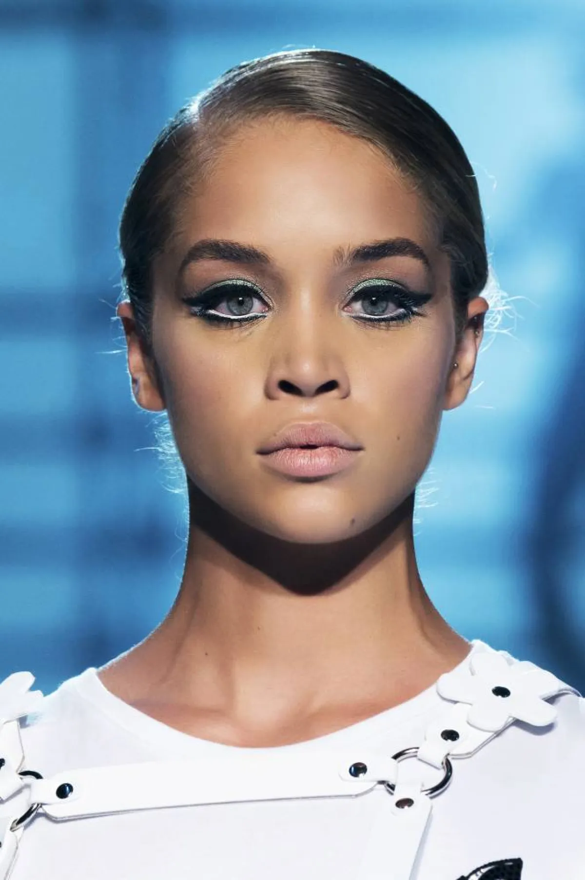 طرق تطبيق الكحل الأبيض