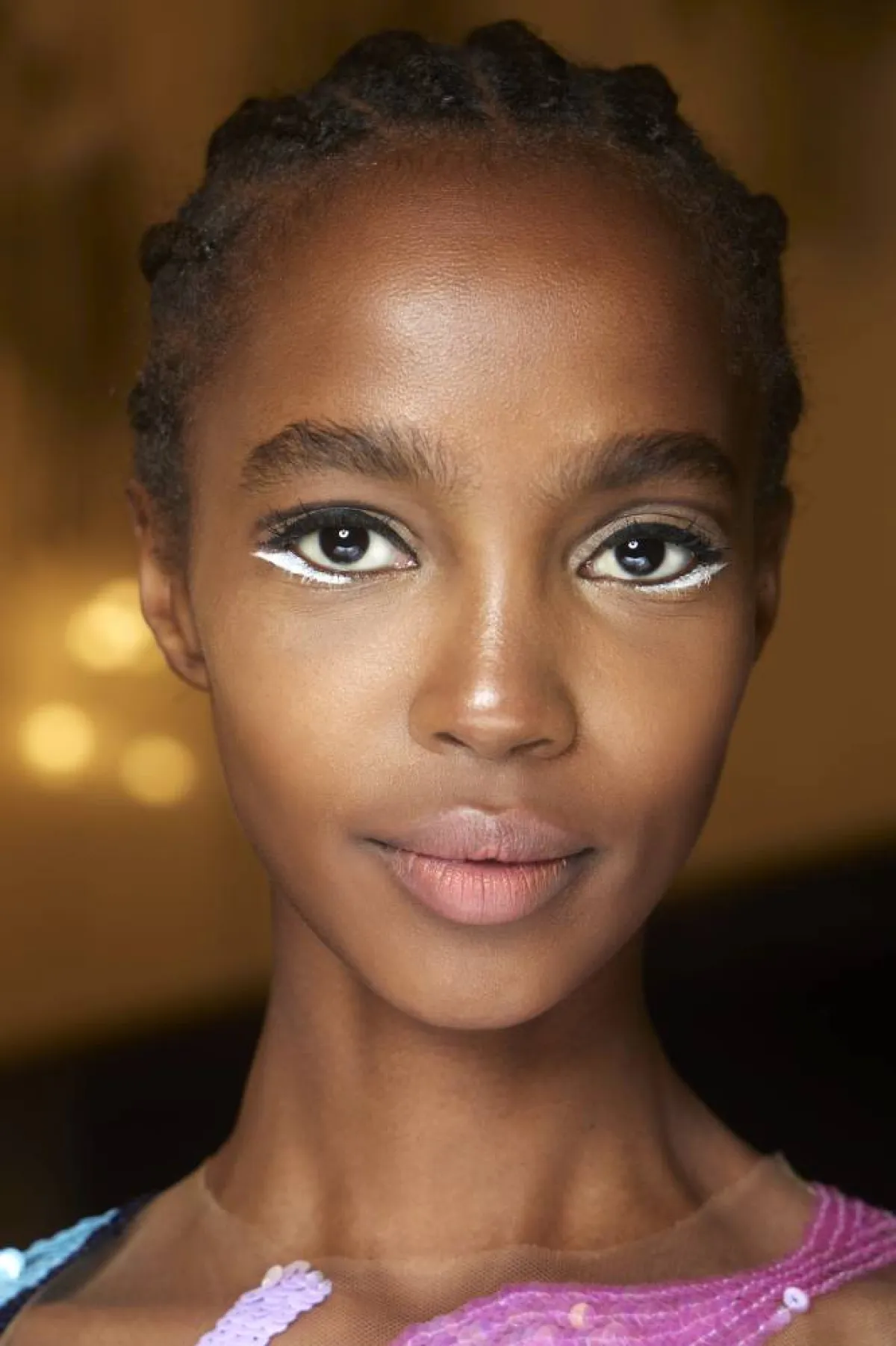 تعليم تطبيق الكحل الأبيض