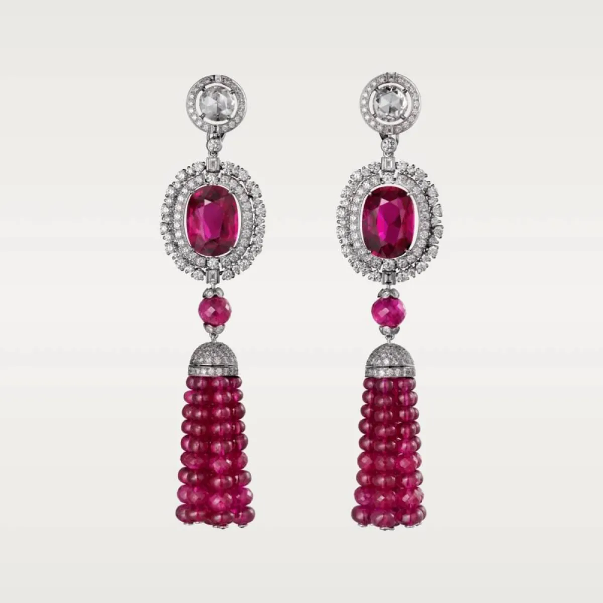 أقراط بالياقوت الأحمر الموزمبيقي من كارتييه Cartier 