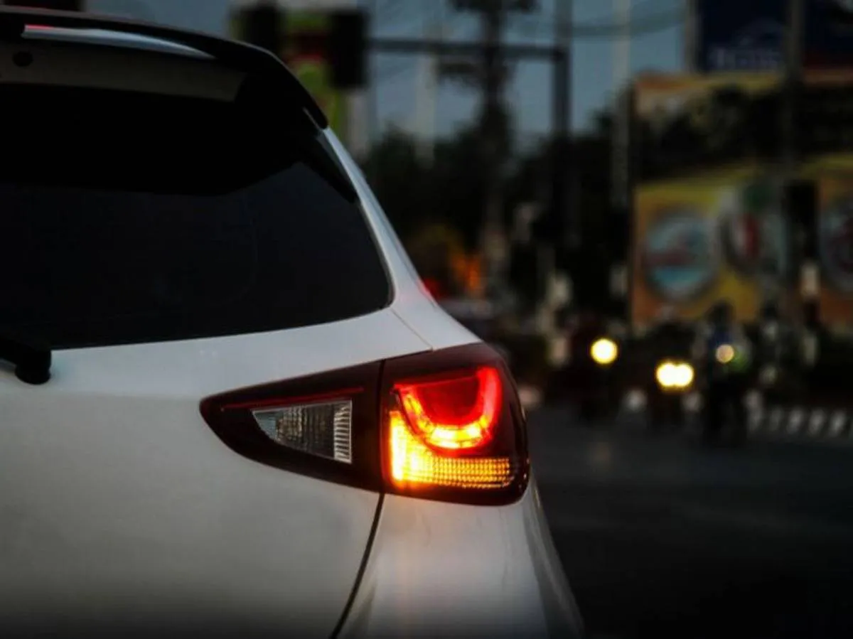 كيفية التعامل مع أعطال غمازات السيارة