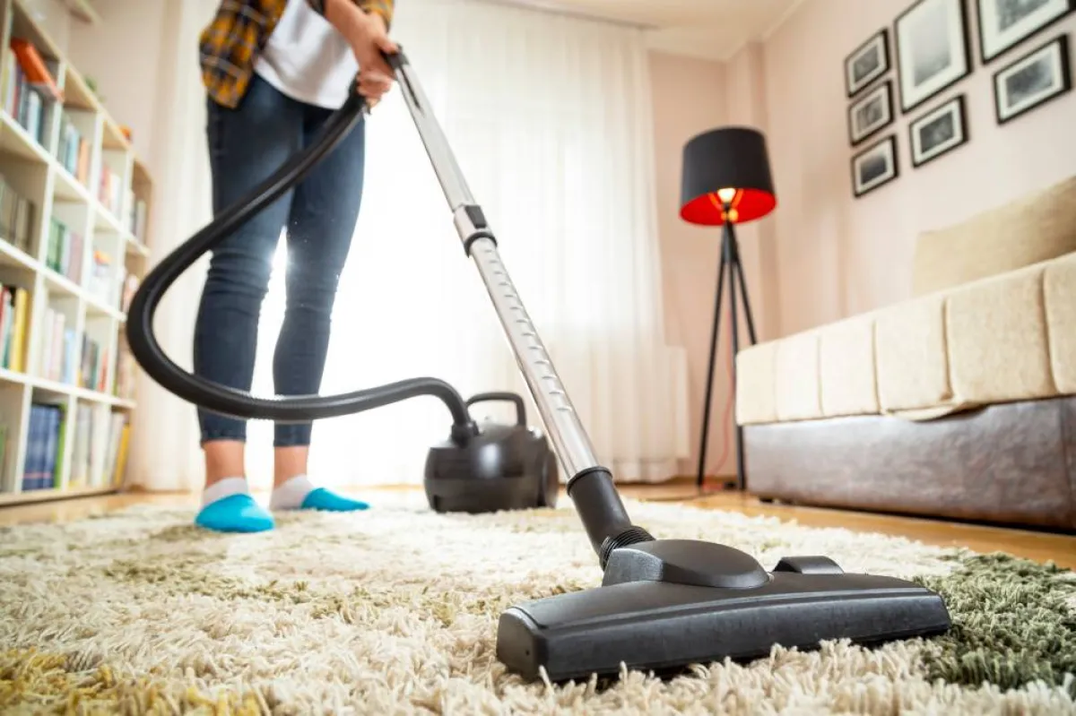 تنظيف السجّادة، بوساطة المكنسة الكهربائيّة