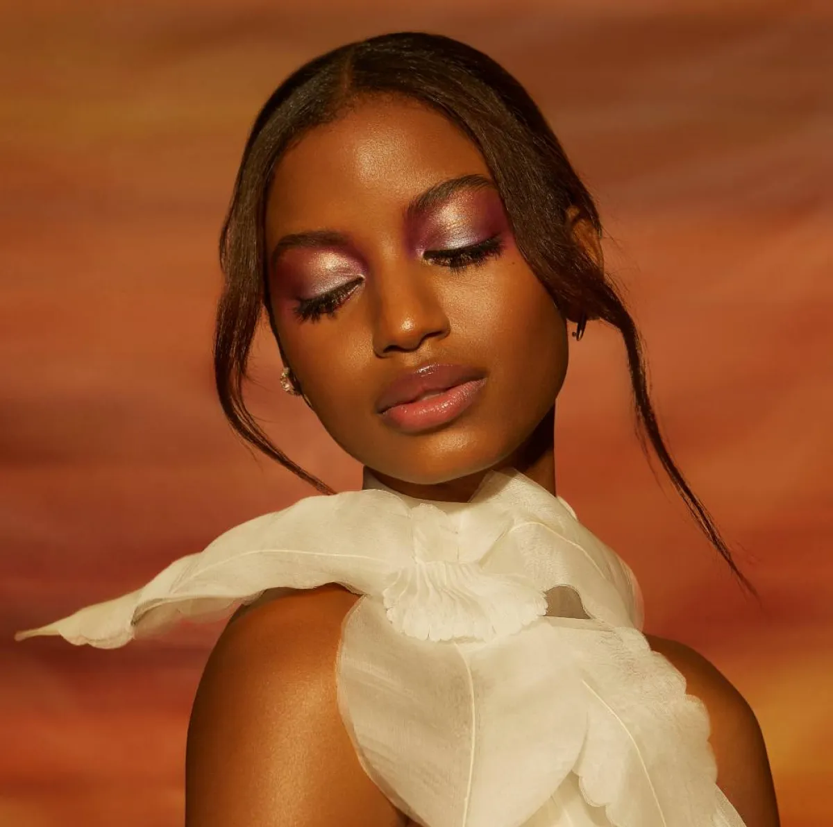 أجمل تسريحات شعر مرفوعة للعروس