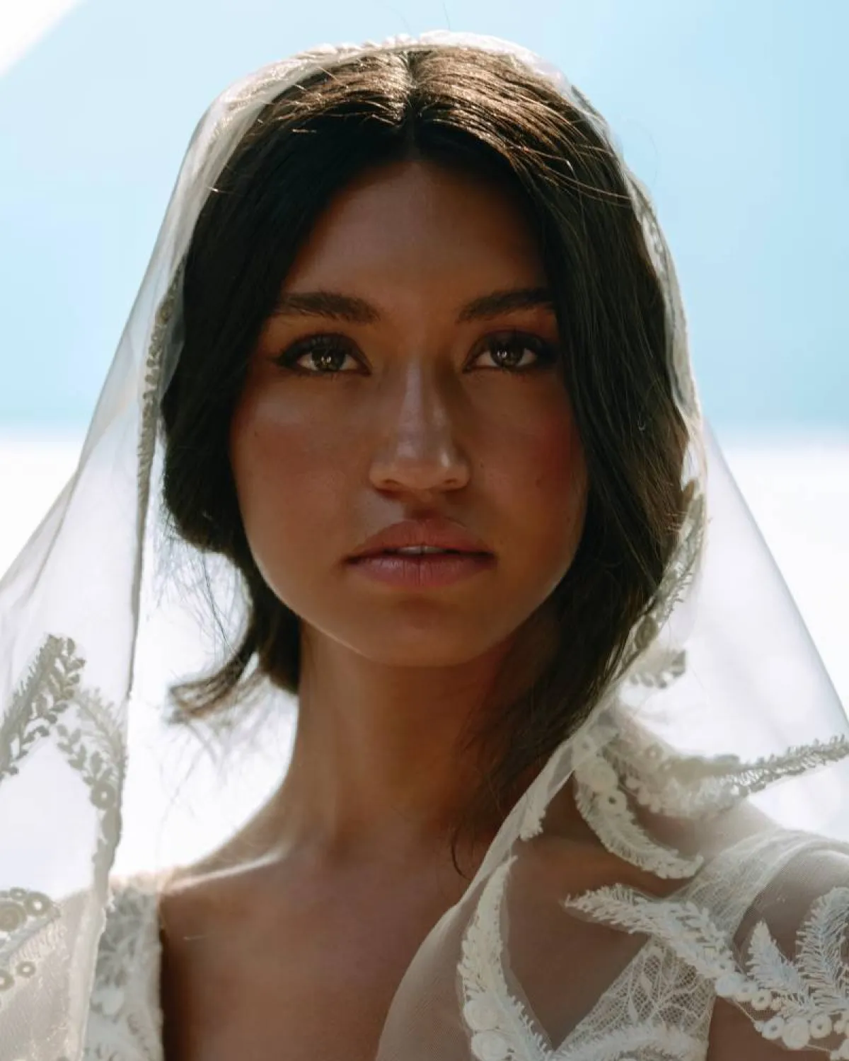 أجدد تسريحات شعر مرفوعة للعروس