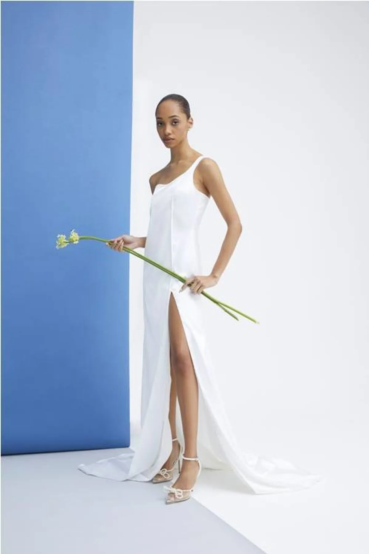 فستان زفاف بفتحة جانبية من سكورسيزا Scorcesa