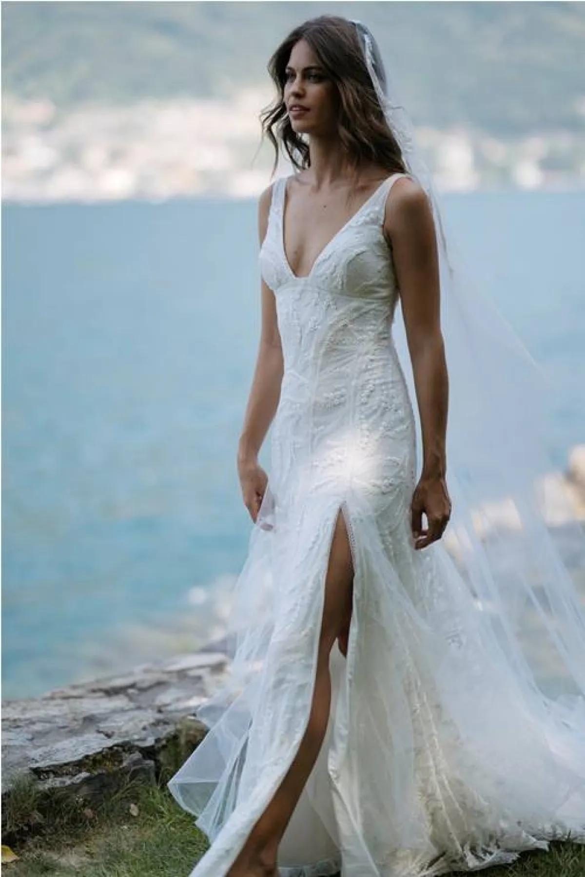 فستان زفاف بفتحة جانبية من غريس لوف ليس Grace Loves Lace