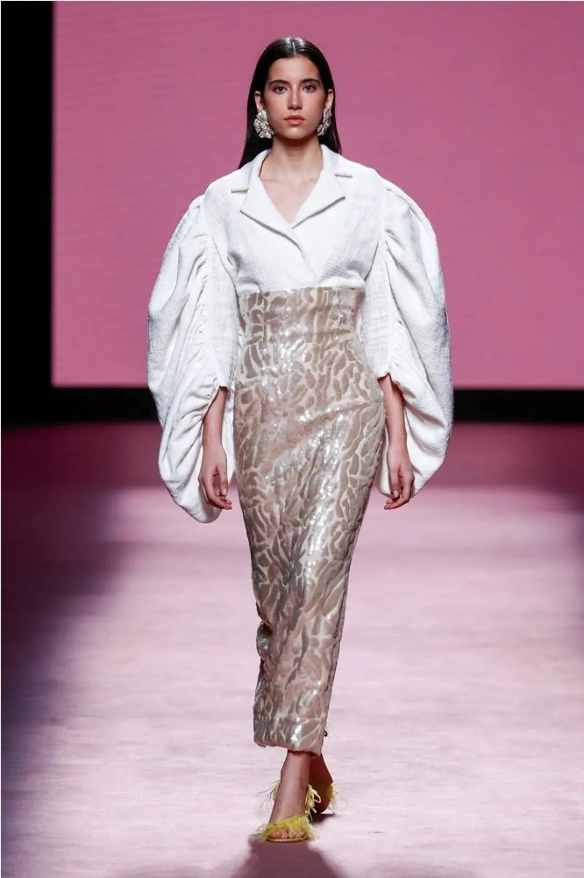 موديلات تنانير خصر عالٍ من ريدوندو Redondo