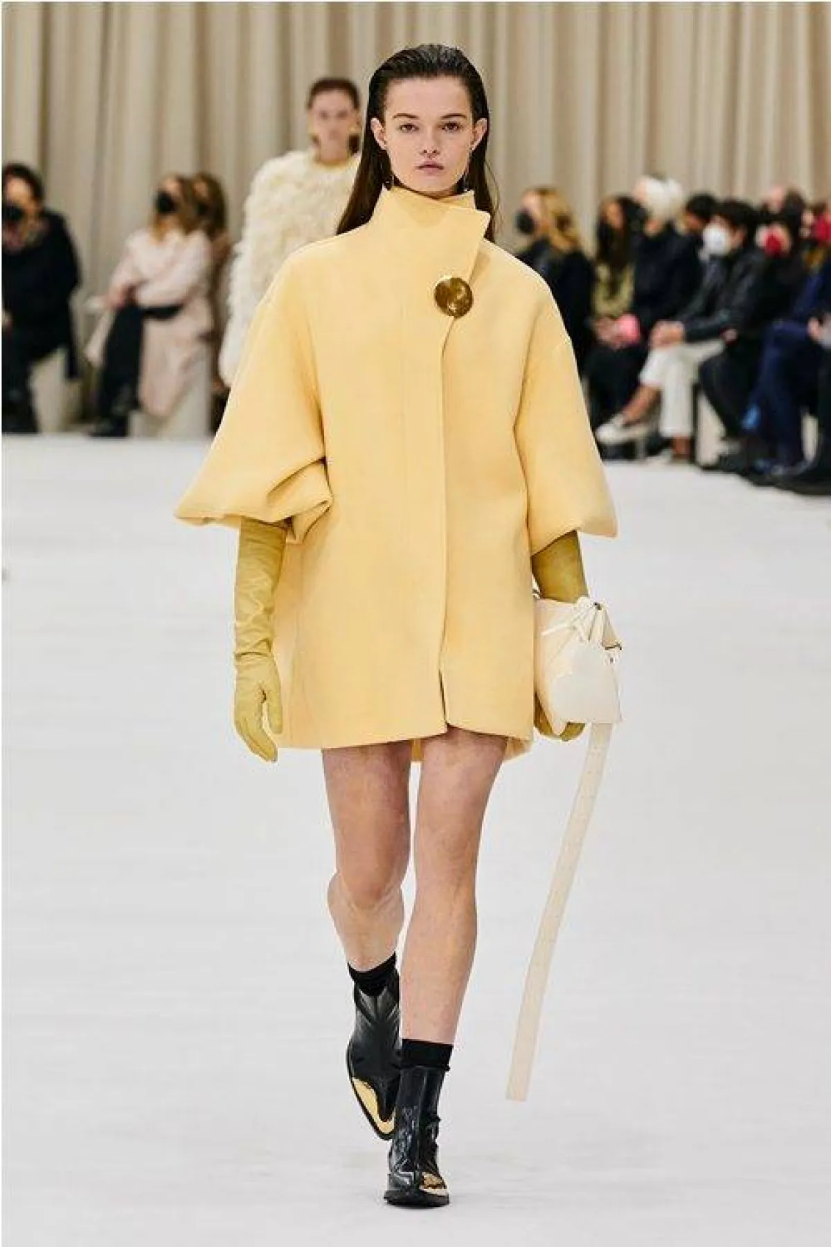 معطف باللون الأصفر من جيل ساندر Jill Sander