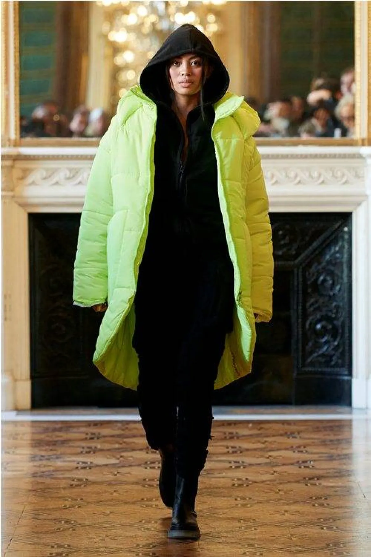 معطف باللون الأصفر من فلاينغ سولو Flying Solo