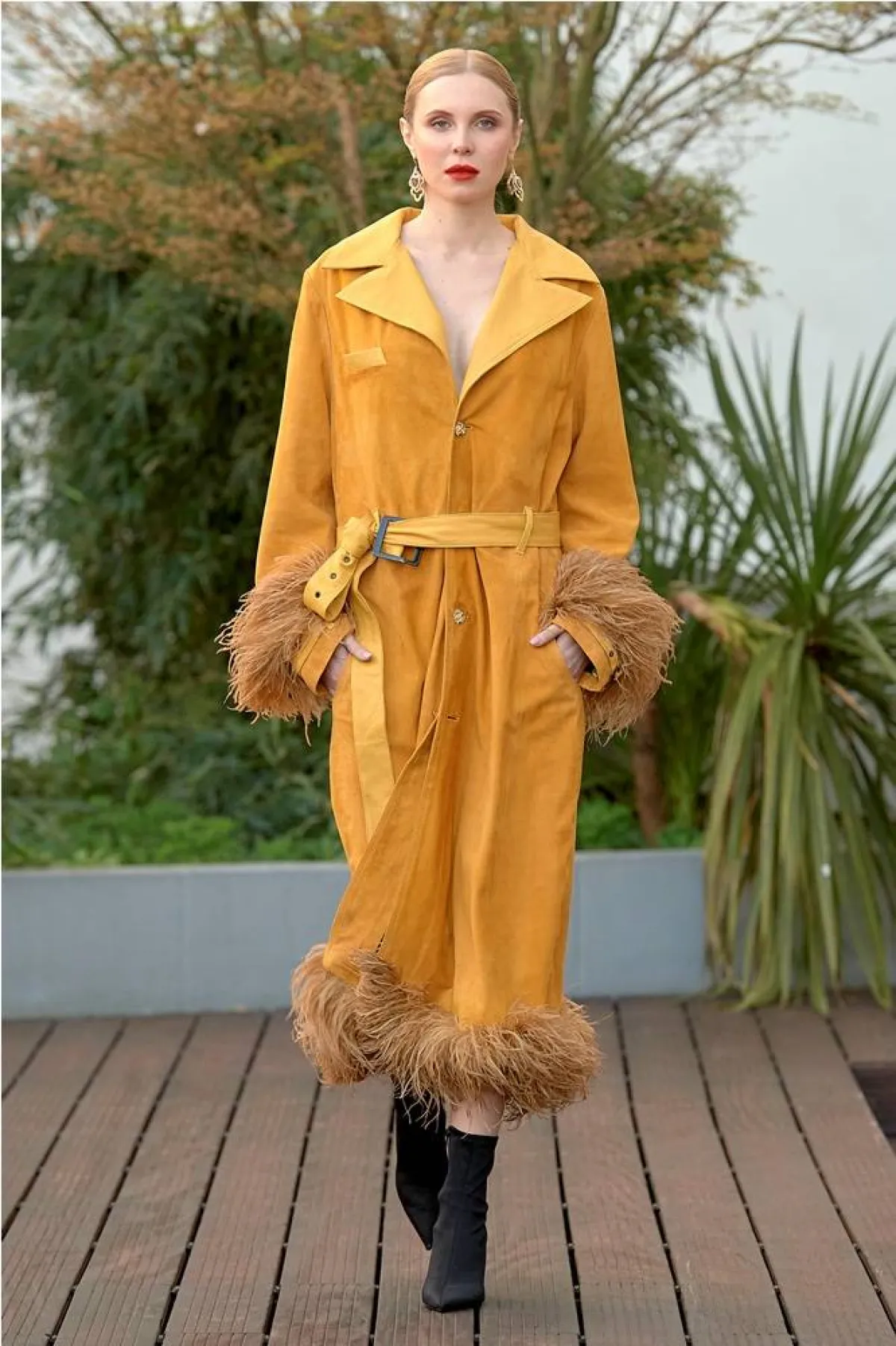 موديلات معاطف باللون الأصفر من كايلان Caylan