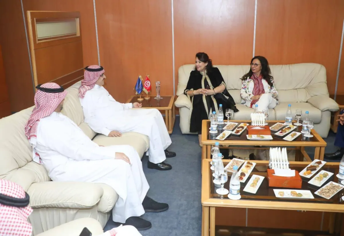 وزيرة الثقافة حياة قطاط القرمازي في لقاء مع عبد العزيز بن علي الصقر سفير السعودية في تونس بحضور سنية الشامخ مديرة المهرجان وعبد الله آل عياف مدير هيئة الأفلام السعودية - الصورة من المكتب الإعلامي لوزارة الثقافة