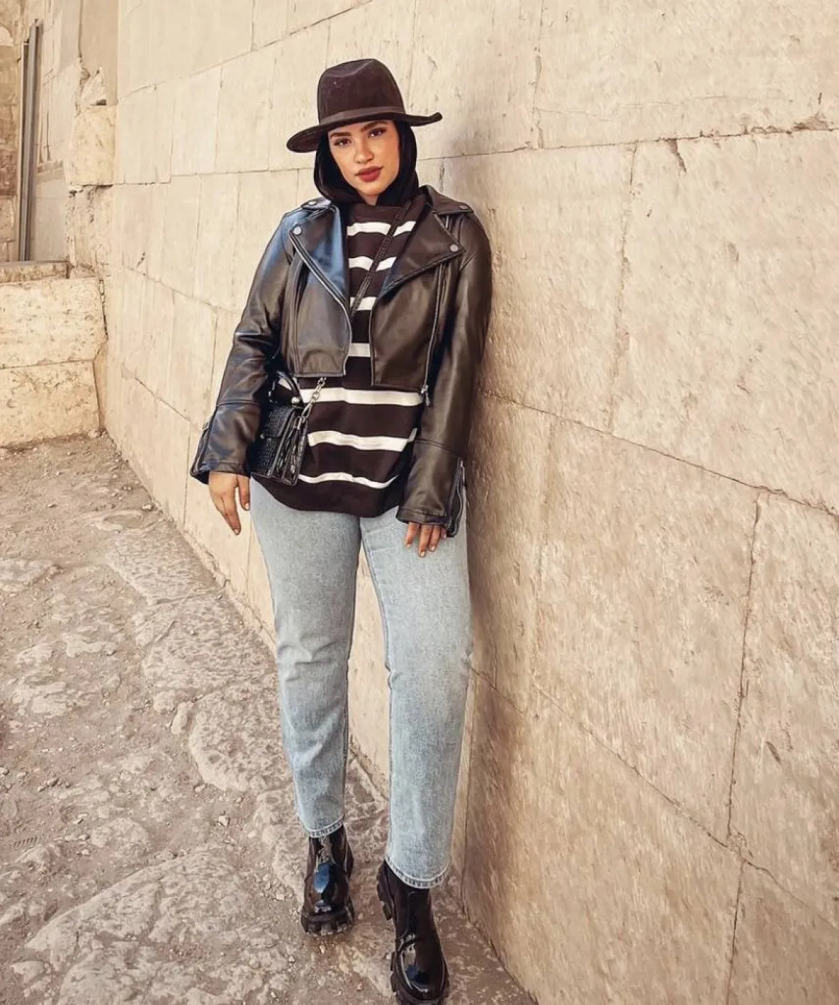 دينا رزق باطلالة كاجوال شتوية