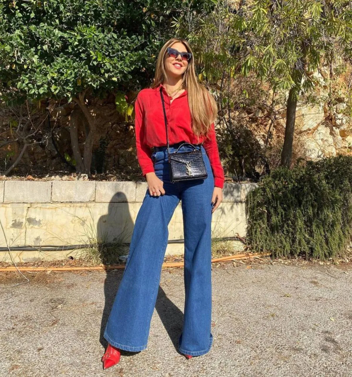 كارلا حداد بسروال جينز عصري 