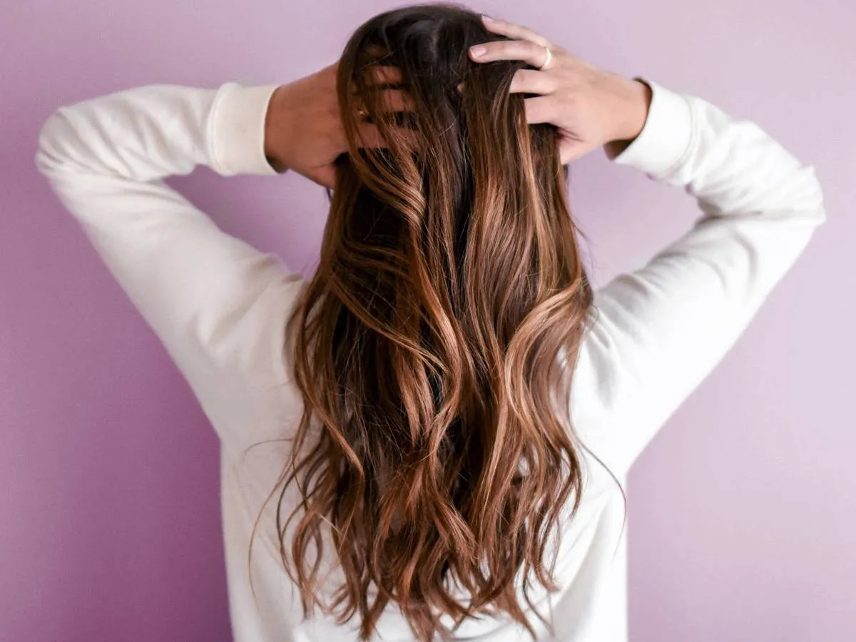 أفضل علاج للشعر عالي المساميه