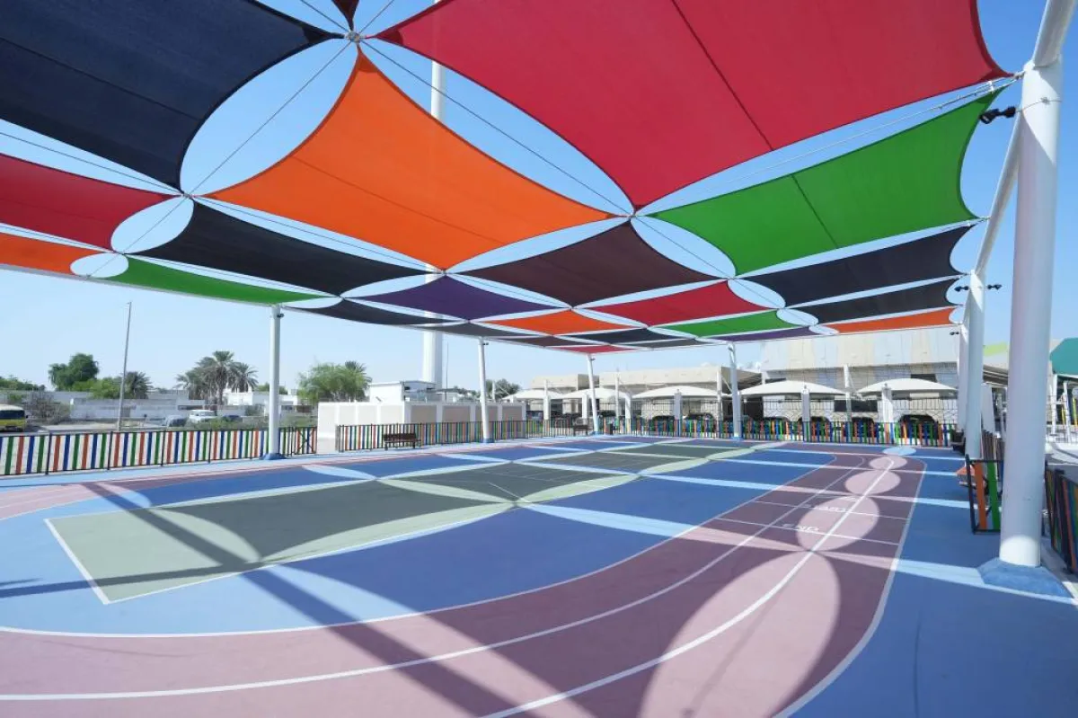  تتضمن الحديقة ملعبًا خاصًا بالكراسي المتحركة مظللًا. الصورة من "وام"