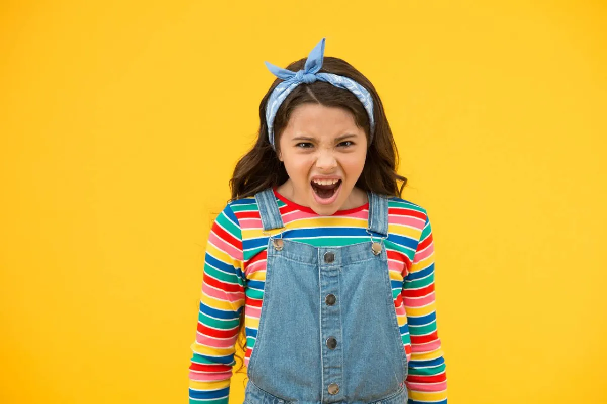 صورة لطفلة عدوانية