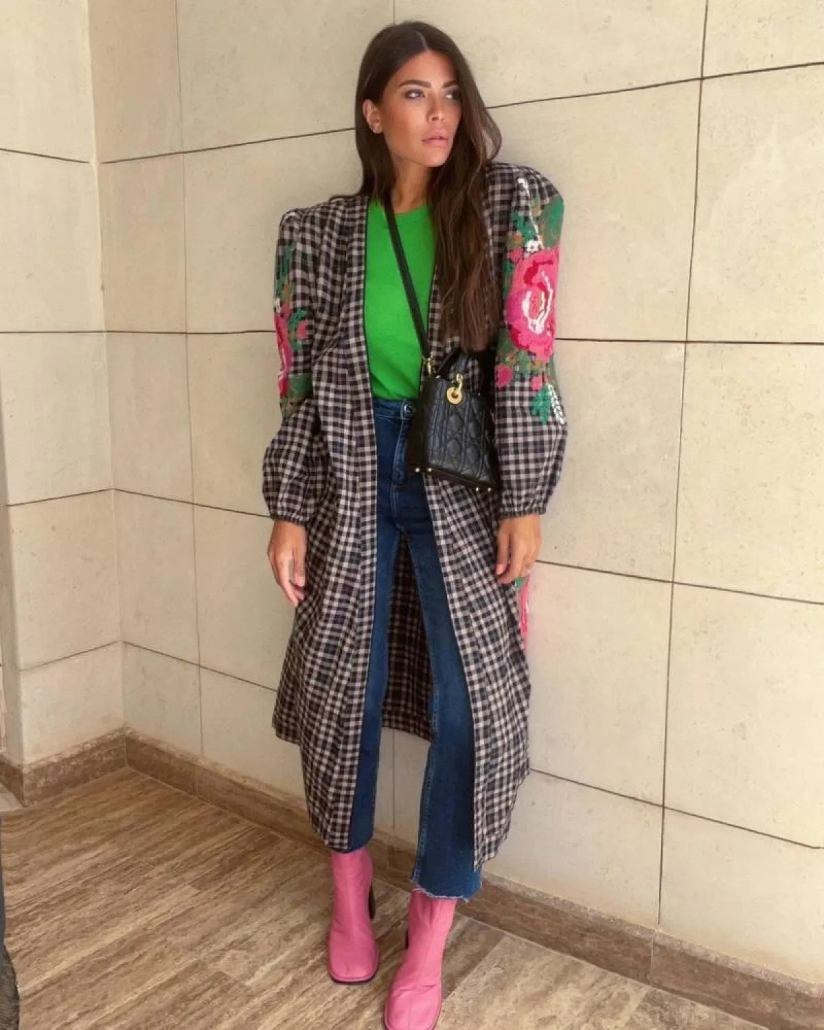 العنود بدر بمعطف طويل كروهات 