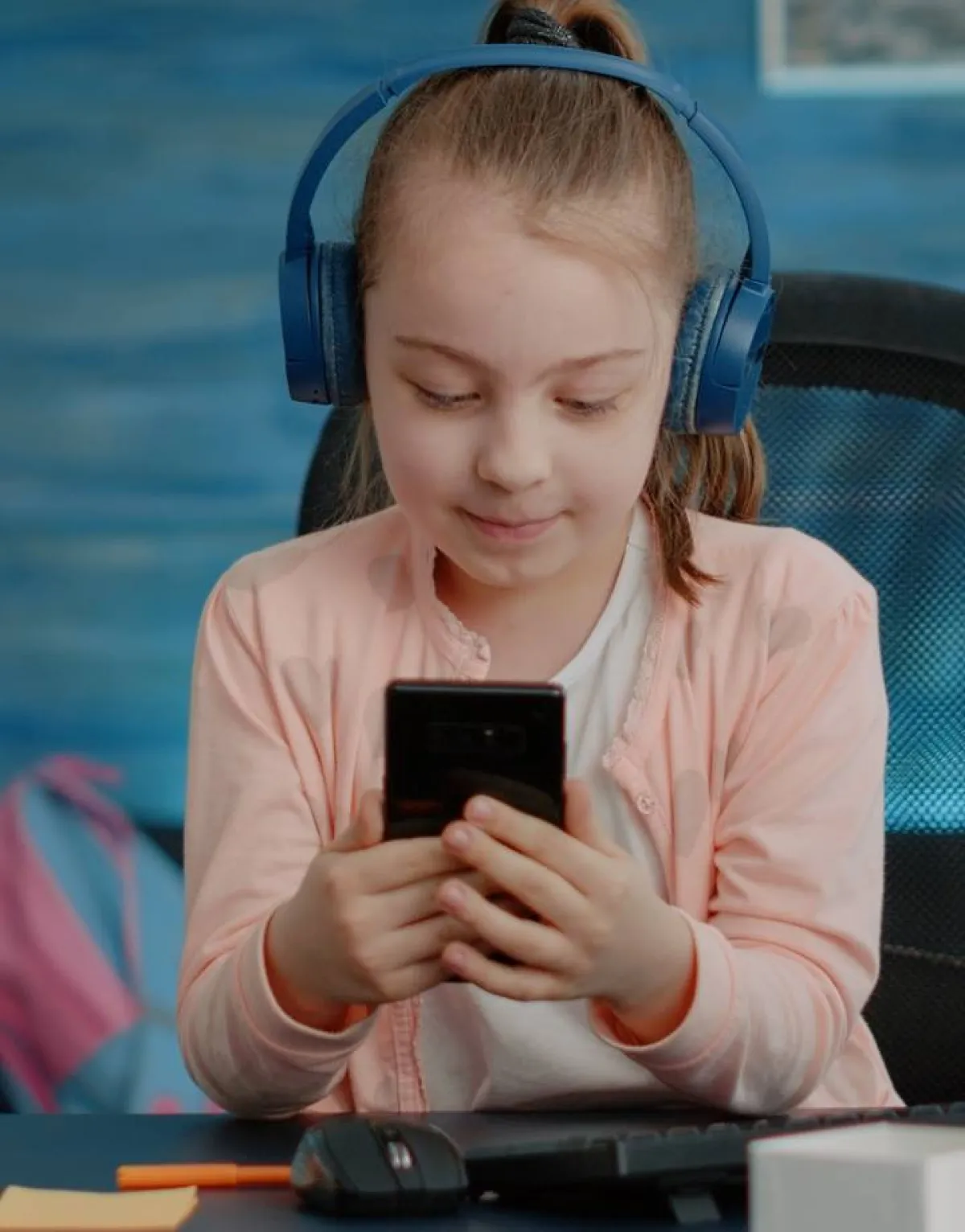 صورة للإدمان على الموبايل