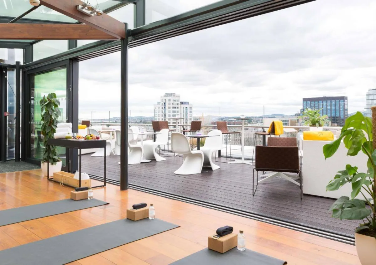 جلسات خارجية في فندق ذا ماركر