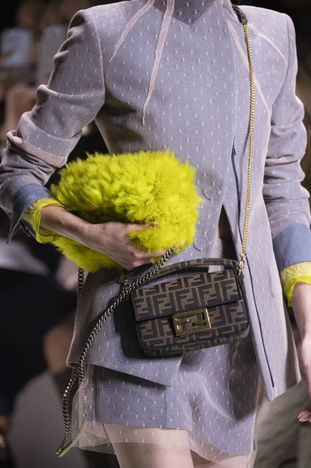 من عرض فندي باغيت Fendi Baguette 