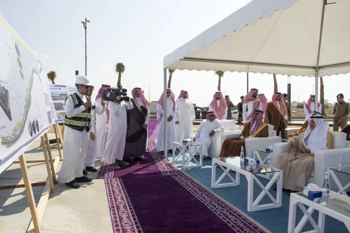 أمير منطقة مكة يقف ميدانيًا على مشروع تطوير الواجهة البحرية بأبحر