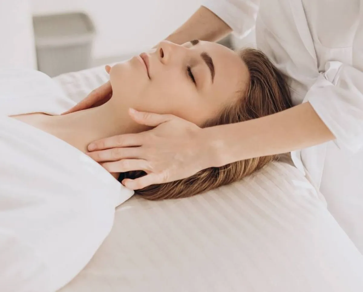 ‎علاج تجاعيد الرقبة بالزيوت