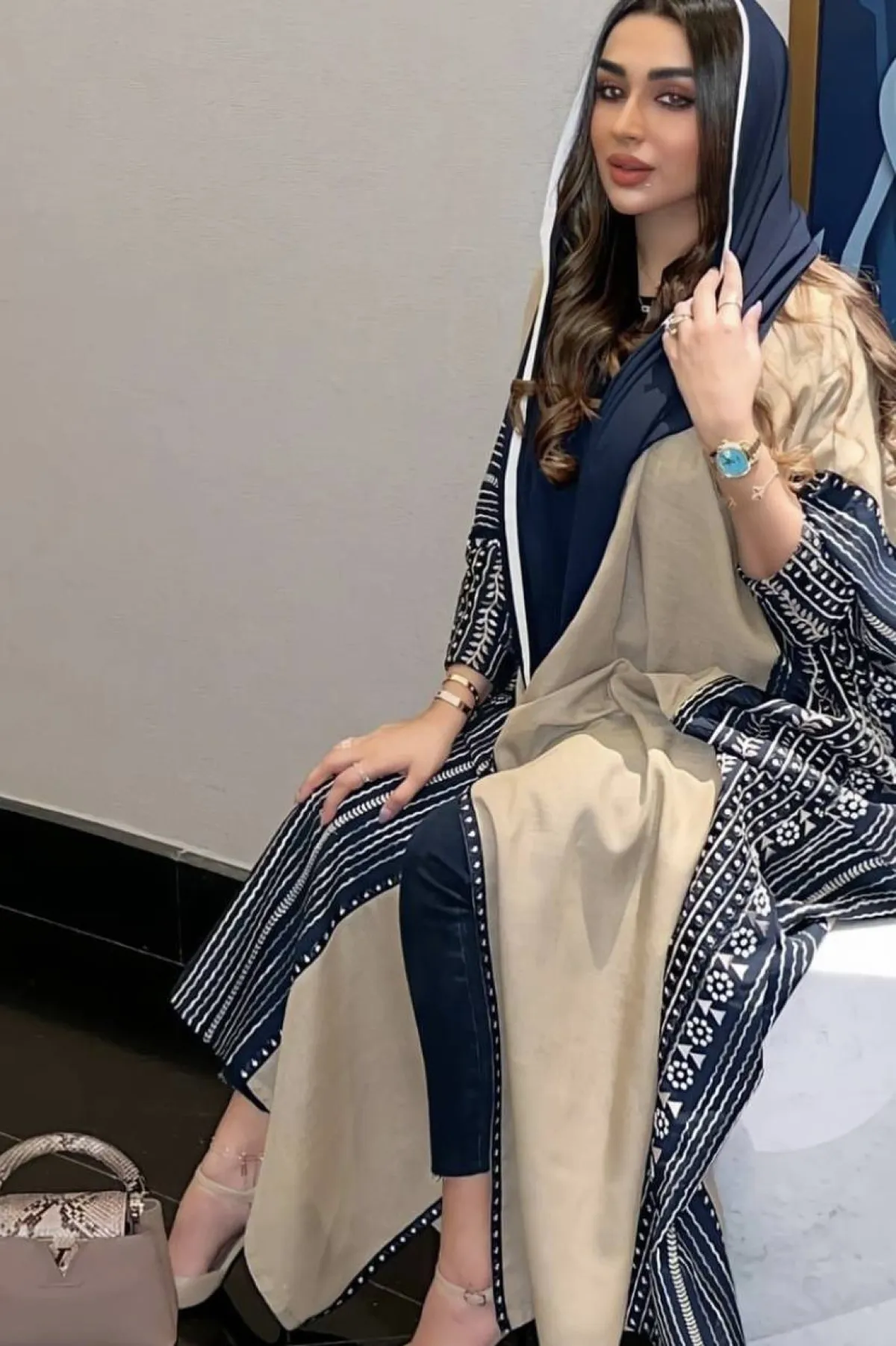 امل الانصاري بعباية البشت