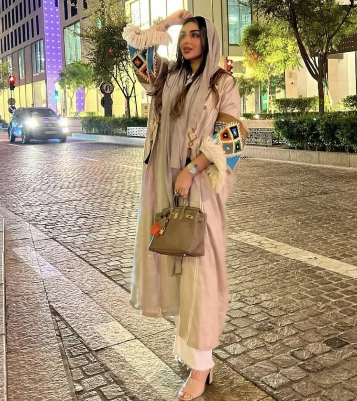 امل الانصاري بعباية الفروة