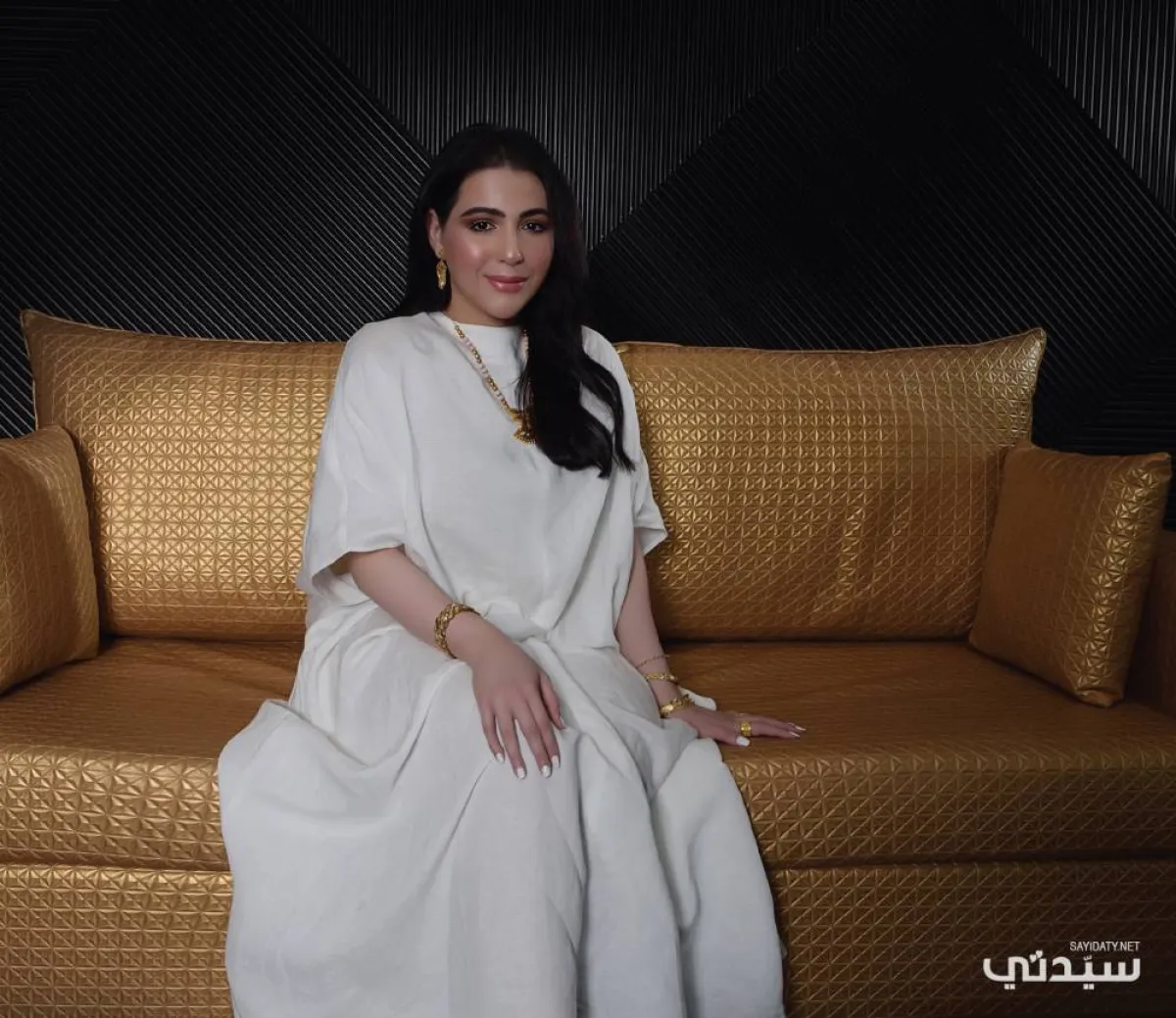 التشكيلية البحرينية رباب رجب