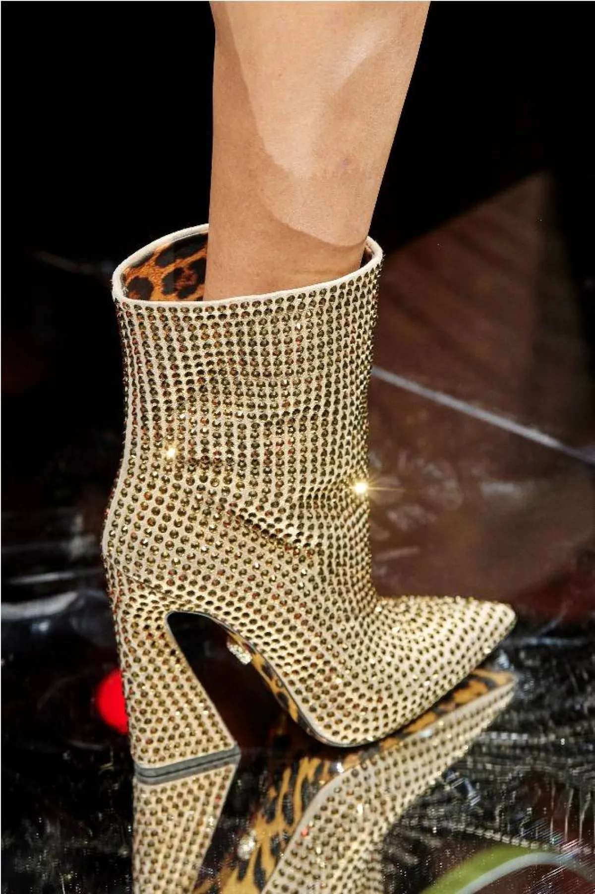 موديلات أحذية برَّاقة من فيليب بلاين «Philipp Plein»