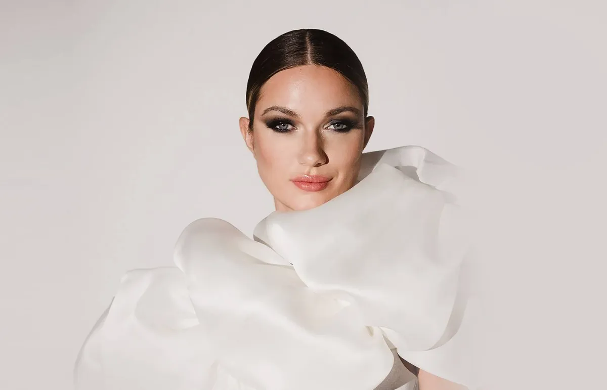 مكياج عيون عروس جريء