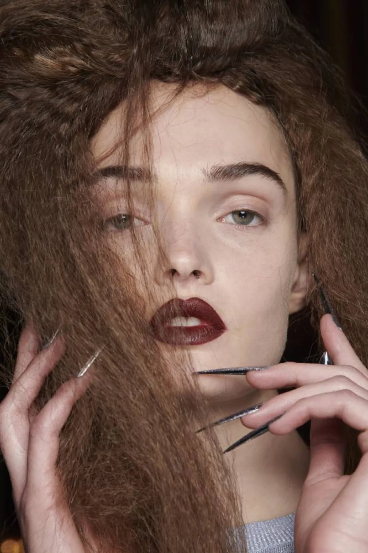 اساليب مكياج عنابي لعروس 2023