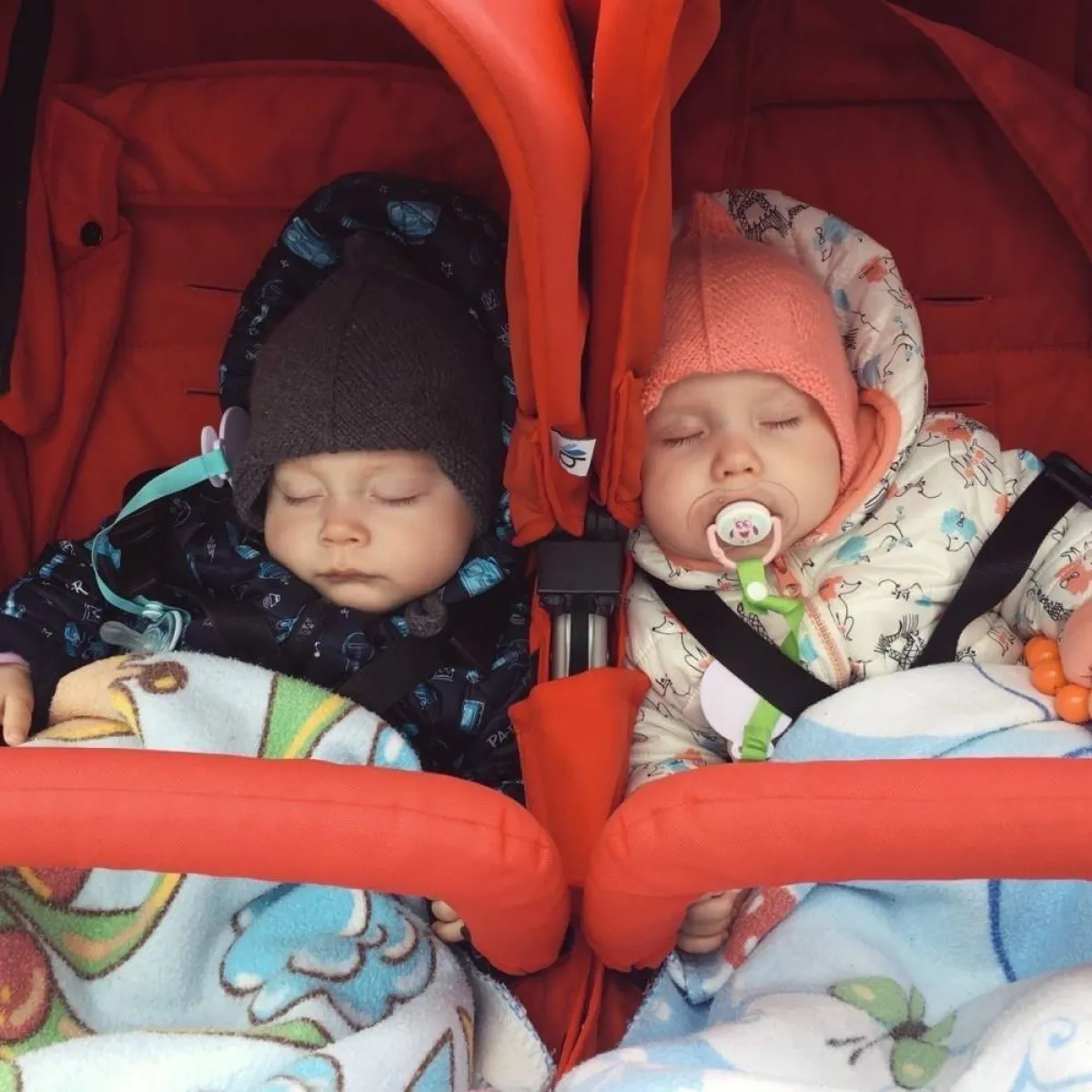 صورة تعبر عن الأمن والأمان داخل العربة