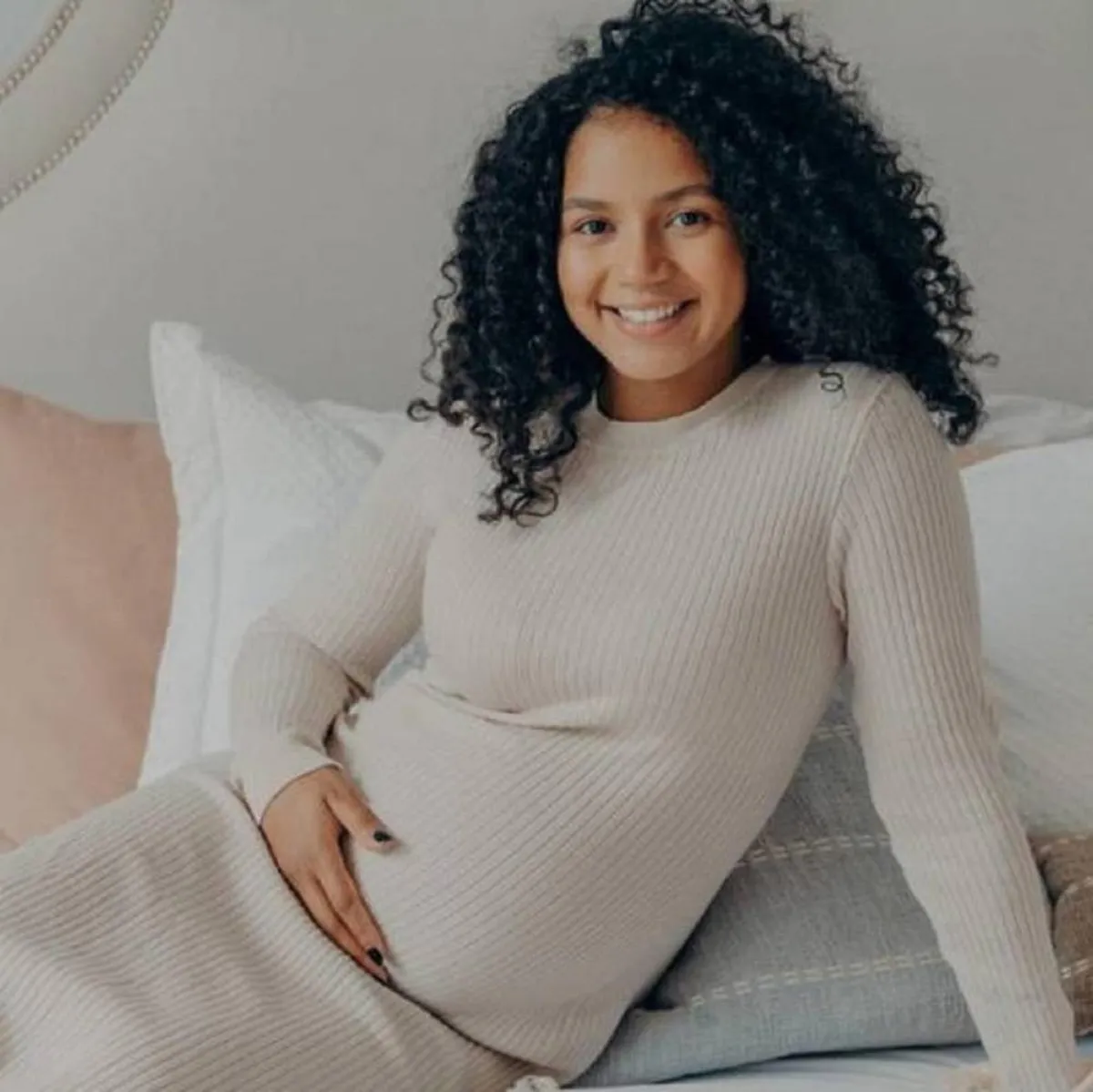 صورة لحامل في الشهر السابع